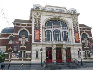 Facade of Théâtre Sébastopol in Lille seen from the front