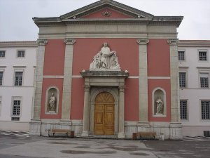 Main facade of Centre hospitalier Saint-Jean-de-Dieu building