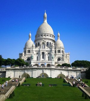 Exterior view of the Basilica of the Sacred Heart in Montmartre, Paris