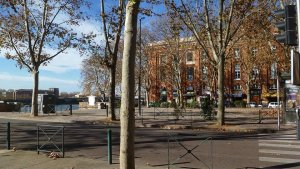 View of Place Saint-Pierre square in Toulouse with surrounding buildings and street elements