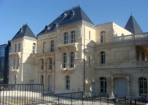 North facade of Château de la Buzine with the modern wing added for the future museum