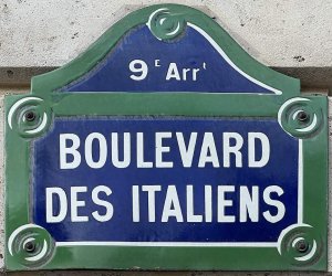 Plaque showing the name Boulevard des Italiens in Paris