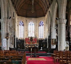Choir and main altar inside Église Sainte-Catherine de Lille