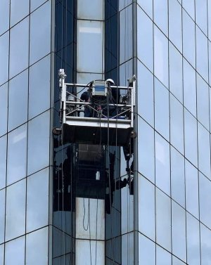 Window cleaning platform on the Swiss Life Tower in Lyon