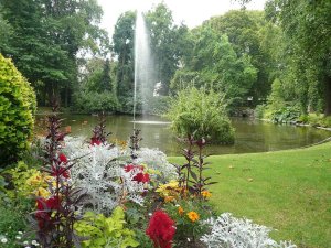 Water jet fountain in the Jardin des Plantes park in Nantes