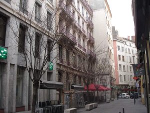 Street view of rue de l'Arbre-Sec along the Rhône river in Lyon first arrondissement