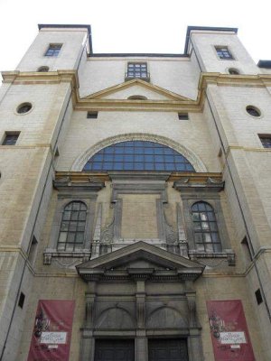 Facade of Chapelle de la Trinité in Lyon showcasing intricate baroque architectural details