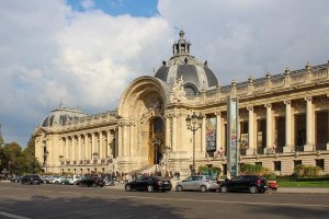 Facade of the Petit Palais in Paris featuring classical architectural details