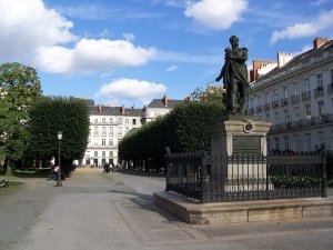Street view of Cours Cambronne with buildings and urban elements