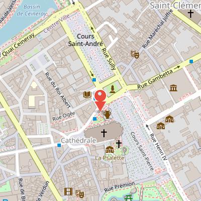 Map showing the location of Porte Saint-Pierre in Nantes